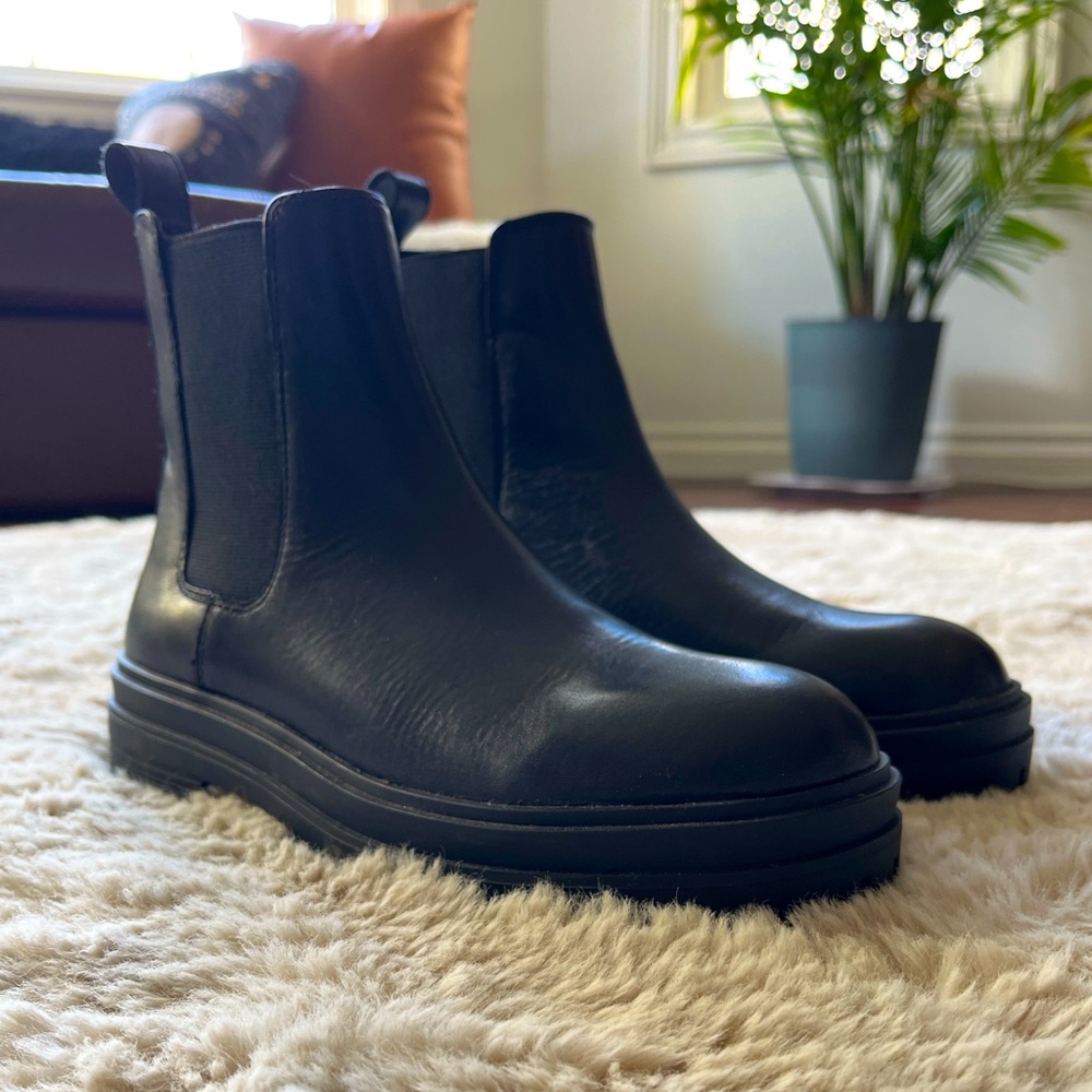 Steve Madden Black Chelsea Boots